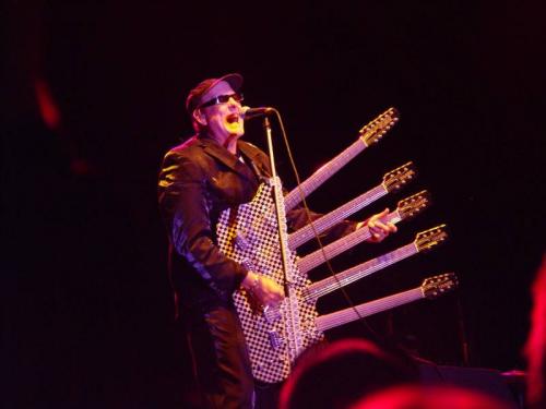 wtf-guitar.jpg (41 KB)