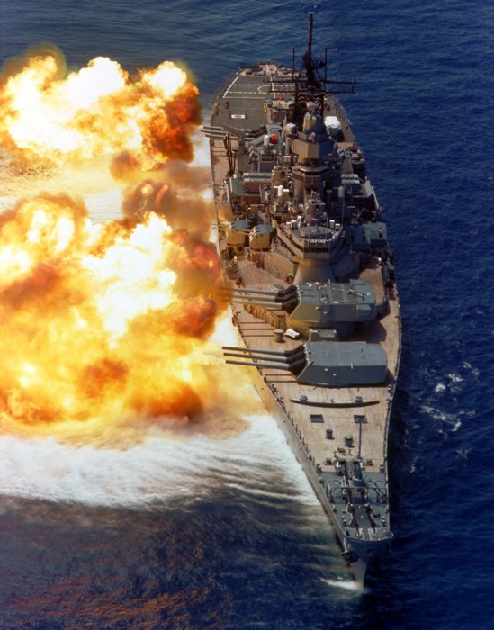 ship_battleship_iowa_front_firing_lg.jpg (216 KB)