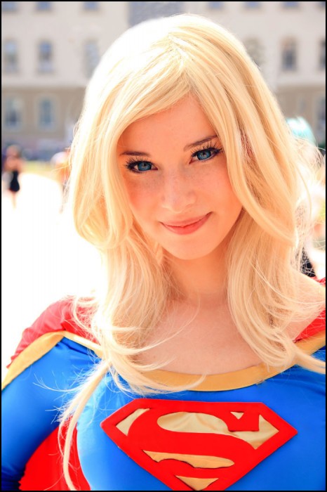 supergirl_close_up_by_enjinight-d48xcl5.jpg (166 KB)