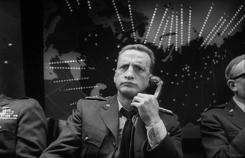 strangelove-thumb-510x328-39094.gif (427 KB)