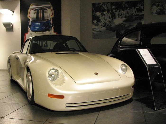 800px-Porsche_959_Concept_Car_Gruppe_B_1983.jpg (82 KB)
