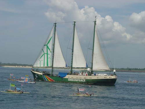 Greenpeace_Rainbow_Warrior.jpg (149 KB)