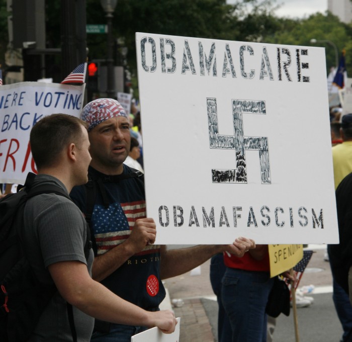 Obama-Nazi_comparison_-_Tea_Party_protest.jpg (683 KB)
