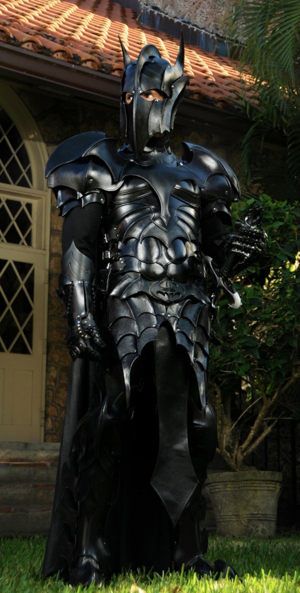 batman-armor1.jpg (131 KB)