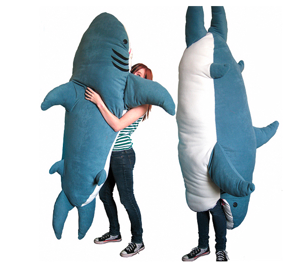 shark-pillow-2.jpg (238 KB)