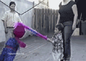 pinata-kid-spiderman.gif (1 MB)