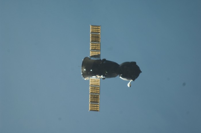644013main_iss031e005074_full.jpg (828 KB)