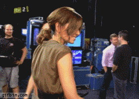 1284123475_katy-perry-making-fun-behind-back.gif (3 MB)