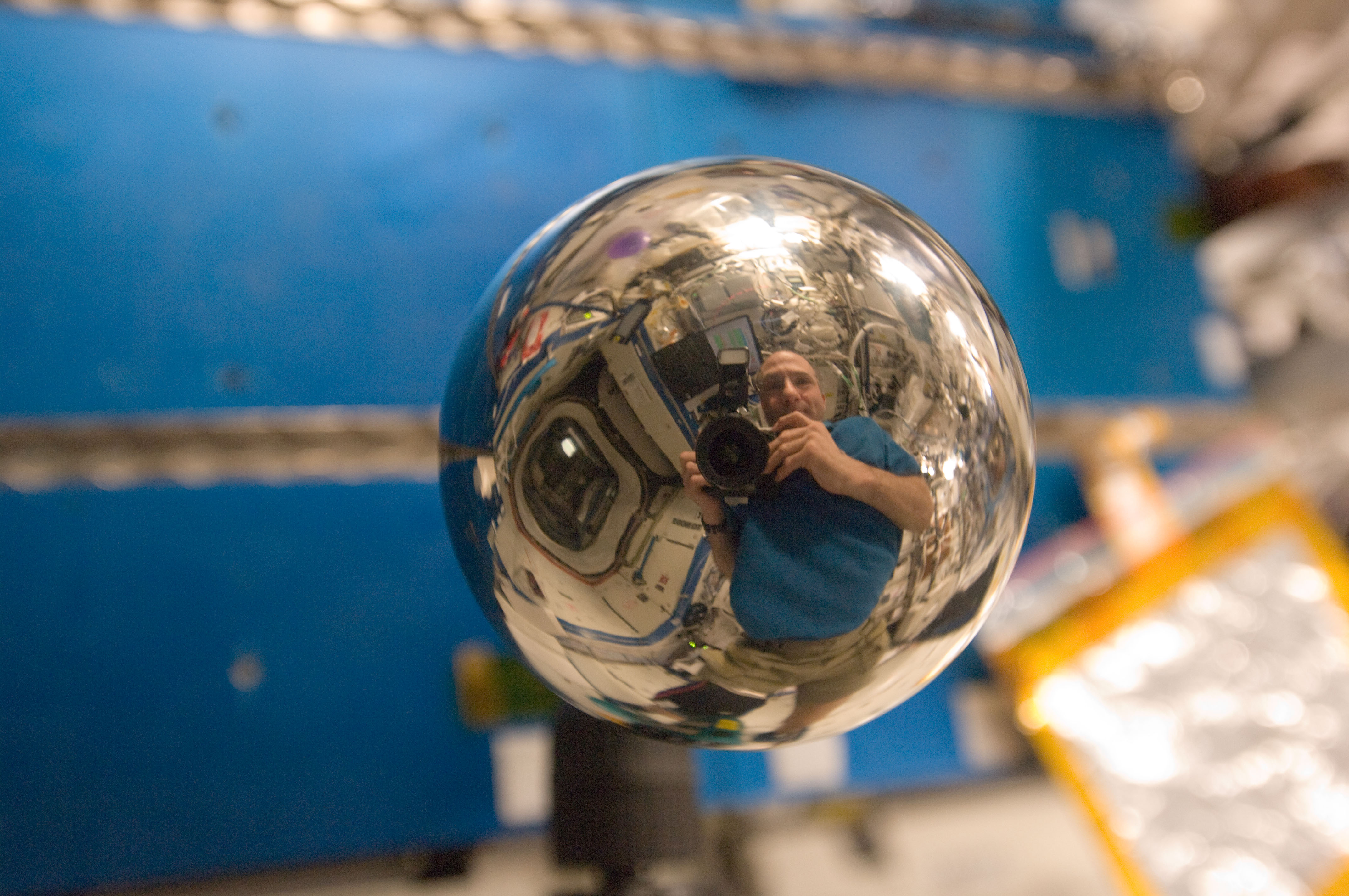 magic floating ball « MyConfinedSpace