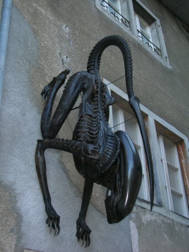 alien-statue.JPG (767 KB)