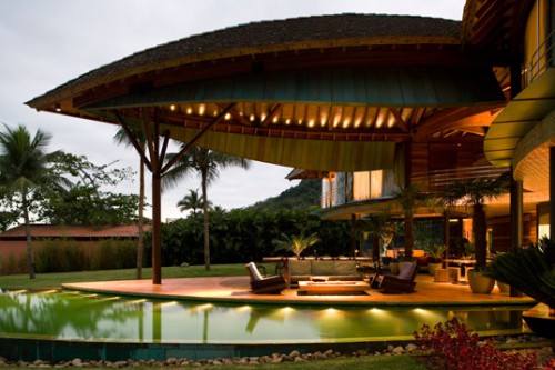 leafhouse-ext1.jpg (69 KB)